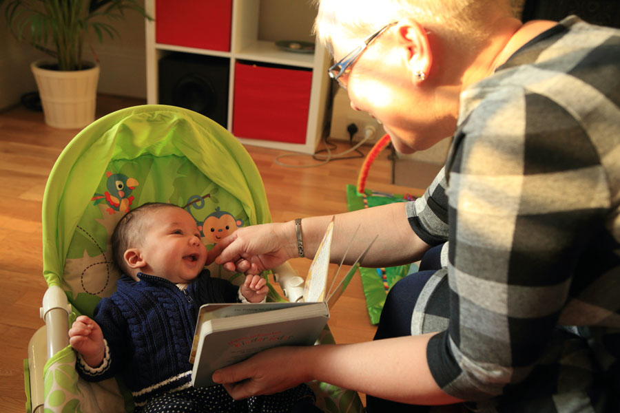 Reading with Oma